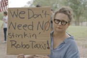 咸宁特斯拉在得州奥斯汀遭遇抗议活动：反对马斯克Robotaxi计划